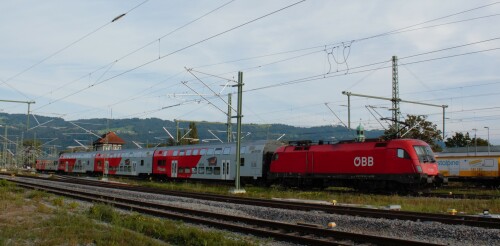 20231004-Lindau-Bahnhof-neu-OBB-Wiesel-Taurus-BR-1116-BR-182-5.jpg