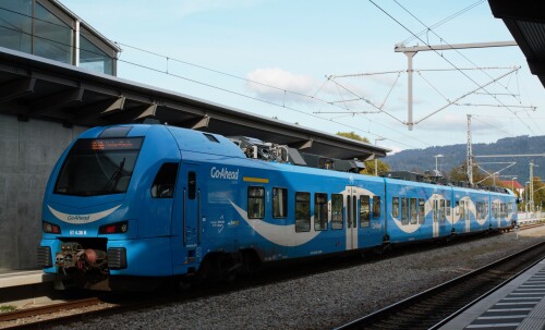 20231004 Lindau Bahnhof neu Stadler Go ahead blau (1)