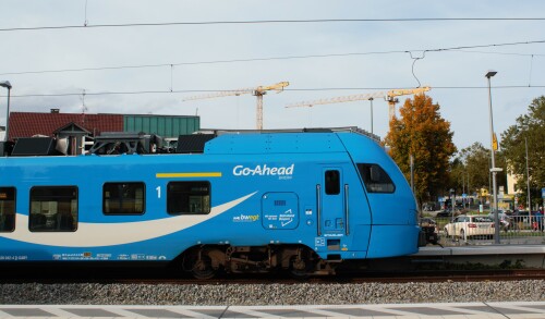 20231004-Lindau-Bahnhof-neu-Stadler-Go-ahead-blau-2.jpg