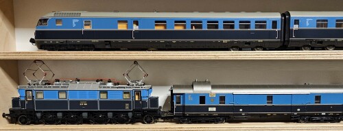 a Karwendel Express E 10 DRG 22 26 32,21 26 35,dunkelblau 48 60 90, 46 65 84 hellblau
