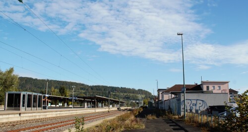 20231007-Tuttlingen-Bahnhof-Bahnhofshalle-Bahnsteig-4.jpg