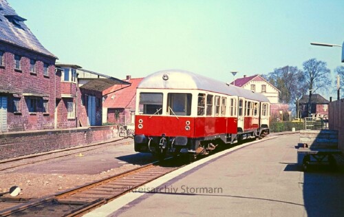 1974-Niebull-Bahnhof-MAK-Triebwagen-3.jpg