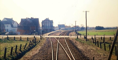 Christiansholm-Bahnhof-Bahnstrecke-Stilllegung-Rendsburg---Husum-letzte-Fahrt-1974-ET-515-815.jpg