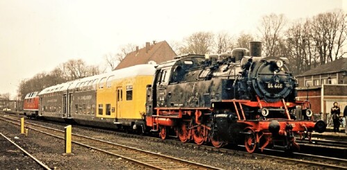 BR 64 1981 Glücksstadt Bahnhof BR 220 V200 LBE Doppelstockwagen Lübeck Büchener Eisenbahn DoSto