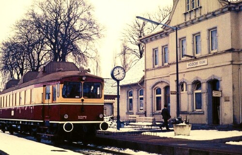 VT-761-Nuernberg-Holdorf-1982-Bahnhof-VT-761-Nuernberg.jpg