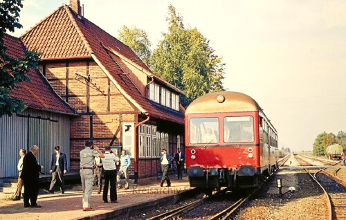 MAK-Triebwagen-Bockel-Bahnhof-1976.jpg