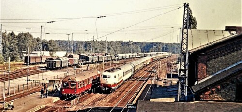 MAK Triebwagen Unterlüß Bahnhof 1974 BR 103 PopArt D Zug (5)