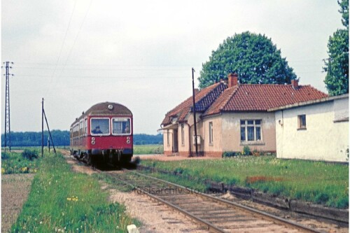 MAK-Triebwagen-Zasenbeck-Bahnhof-1974.jpg