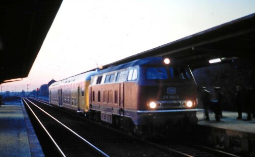 BR-216-093-Dosto-Doppelstockwagen-LBE-Lubeck-Buchener-Bahnhof-Jerxheim-1980-2.jpg