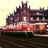 BR-220-V-200-Doppelbespannung-Sonderzug-Bahnhof-Minden-1984