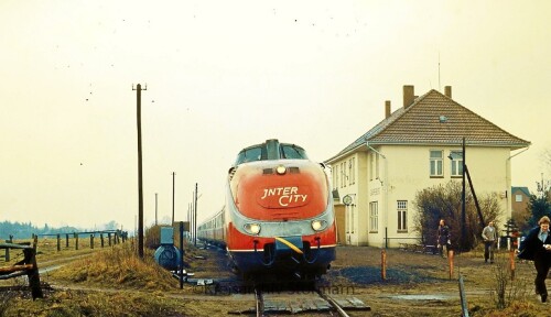 l-Gnarrenburg-Bahnhof-VT-11.5-BR-601-IC-1979-2.jpg