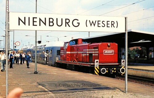 BR-291-V90-OHE-Dosto-Doppelstockwagen-LBE-Lubeck-Buchener-Bahnhof-Nienburg-1982.jpg