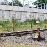 20240225-Daressalam-Bahnhof-Schienen-Schwellen-Signale-Weichenzunge-Stellhebel-6