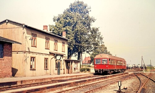 Beedenborstel Bahnhof 1974 MAK Triebwagen (1)