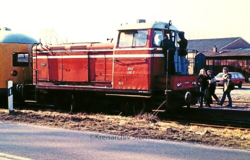 Harpstedt Bahnhof 1982 V 60 Deutz LOK 7 der DHE LBE Doppelstockwagen (1)