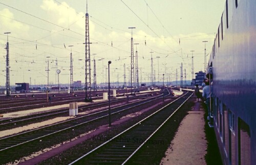 Maschen-Bahnhof-1984-BR-220-V-200-LBE-DoSto-Doppelstockwagen-Lubeck-Buchener-Eisenbahn-DAB-50-1.jpg