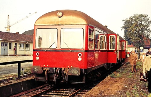 Winsen-Bahnhof-1976-Mak-Triebwagen-Bahnhof-Mak-Triebwagen.jpg