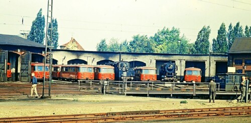 1967-Uelzen-Bahnhof-BW-BR-44-BR-50-VT-698.jpg