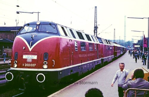 1984 Uelzen Bahnhof BR 220 V 200 Doppeltraktion Sonderzug historischer Zug (1)