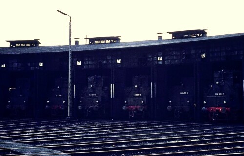 Emden-Bahnhof-1975-BW-Dampflokomotiven-Drehscheibe-Lokschuppen-BR-2.jpg