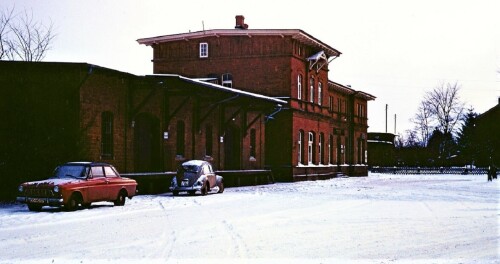 1966-Trittau-Bahnhof-Verladestrase-VW-Kafer-Winter.jpg