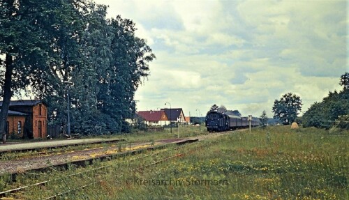 1967-Trittau-Bahnhof-BR-050-638-Personenverkehr-1.jpg