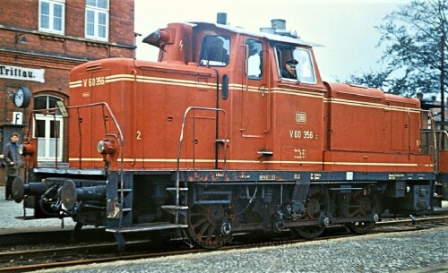 1967-Trittau-Bahnhof-BR-260-356-V60-356-Verladestrase-Rangieren-DB-b-1.jpg