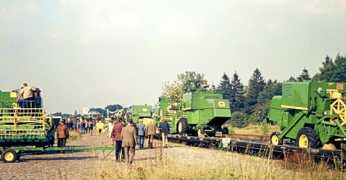 1972 Trittau Bahnhof John Deere Express Trecker Mähdrescher auf Werbetour (3)