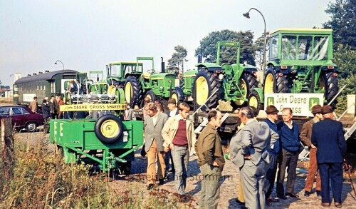 1972 Trittau Bahnhof John Deere Express Trecker Mähdrescher auf Werbetour (4)