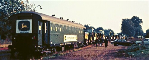 1972-Trittau-Bahnhof-John-Deere-Express-Trecker-Mahdrescher-auf-Werbetour-5.jpg