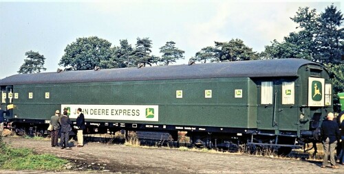 1972-Trittau-Bahnhof-John-Deere-Express-Trecker-Mahdrescher-auf-Werbetour-7.jpg