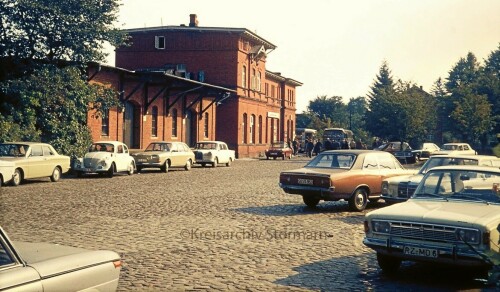 1972 Trittau Bahnhof Parkplatz Mercedes Ford Opel VW (2)