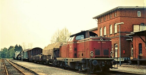 1973-Trittau-Bahnhof-BR-212-Schwertransport-Transformator-DB-Deutsche-Bundesbahn-1.jpg