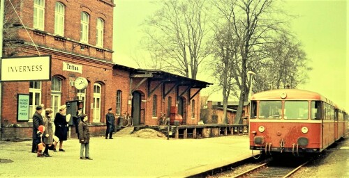 1973-Trittau-Bahnhof-VT-98-BR-698-Schienenbus.jpg