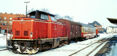 1979-Bad-Oldesloe-Bahnhof-Filmaufnahmen-BR-212-259-Rauchgenerator-1.jpg