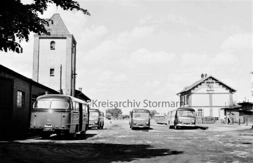 Trittau-1958-Kreisbahn-Stormarn-Bahnhof-und-Busbahnhof-Bussing-1.jpg