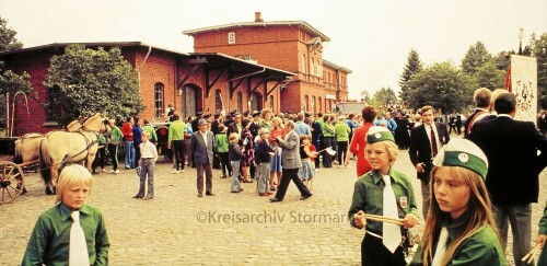 1975-Stadtfest-Volksfest-Trittau-Bahnhof-Schienenbus-VT-698-798-3.jpg