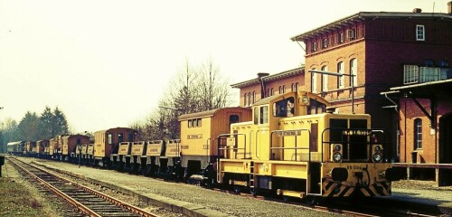 1975 Trittau Bahnhof SPENO Schienenschleifzug (1)