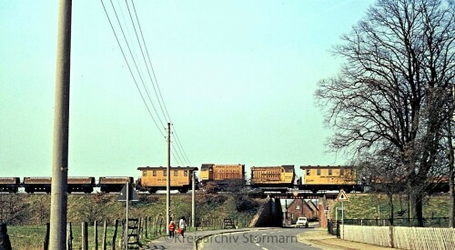 1975_Sprenge_Bahn_Bahnhof_SPENO-Schienenschleifzug-2.jpg