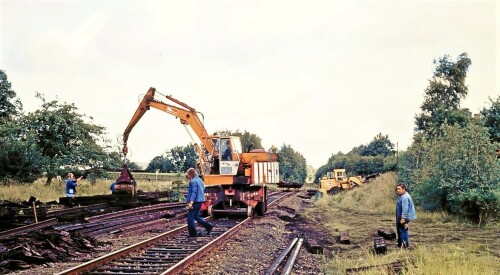 1977 Trittau Gleisrückbau DB Streckenteilstilllegung arbeiten und Schotteraufarbeitung (1)