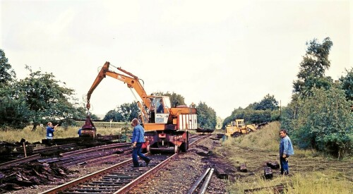 1977-Trittau-Gleisruckbau-DB-Streckenteilstilllegung-arbeiten-und-Schotteraufarbeitung-1.jpg