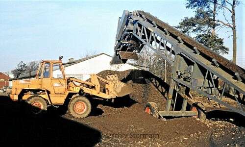 1977 Trittau Gleisrückbau DB Streckenteilstilllegung arbeiten und Schotteraufarbeitung (10)