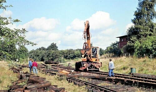 1977 Trittau Gleisrückbau DB Streckenteilstilllegung arbeiten und Schotteraufarbeitung (3)