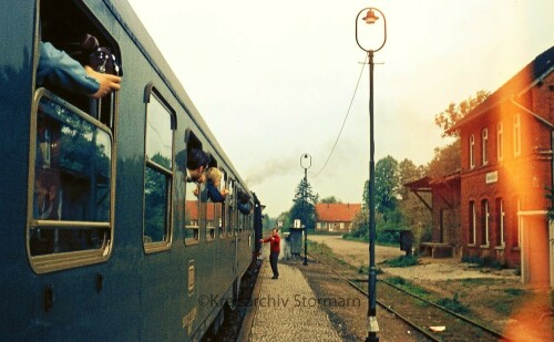 Dwerkathen_Bahnhof_Haltestelle_1972_Eilzug.jpg