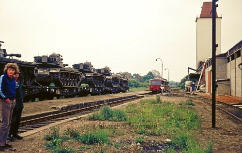 Mollhagen Bahnhof Haltestelle 1973 Raiffeisen Eisenbahn DB Herbstmanöver Panzer Entladung Schürzenwa