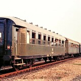 Mollhagen_Bahnhof_Haltestelle_1974_Raiffeisen_Eisenbahn_DB_Herbstmanover_Panzer_Entladung_Schurzenwagen_BR_221_V200-7