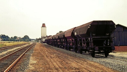 Mollhagen_Bahnhof_Haltestelle_1975_Raiffeisen_Eisenbahn_DB-3.jpg