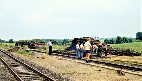 Mollhagen_Bahnhof_Haltestelle_1977_Raiffeisen_Eisenbahn_DB_Kof_II-1.jpg