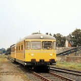 Mollhagen_Bahnhof_Haltestelle_1979_Raiffeisen_Eisenbahn_DB_Schienenbus_gelb