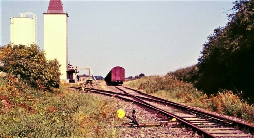 Mollhagen_Bahnhof_Haltestelle_1984_Raiffeisen.jpg